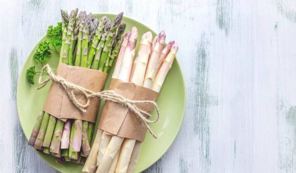 Szparagi: delikatność i korzyści w każdym łodyżce